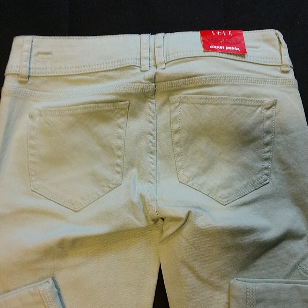 ELLE Mid Rise Capri Jeans - Picture 3 of 6